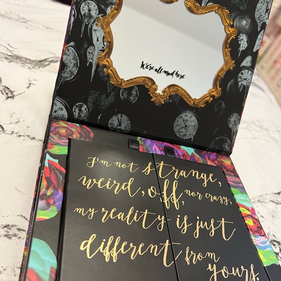 Urban Decay Alice Through the Looking Glass Palette RARE COLLECTOR ITEM - Picture 5 of 7